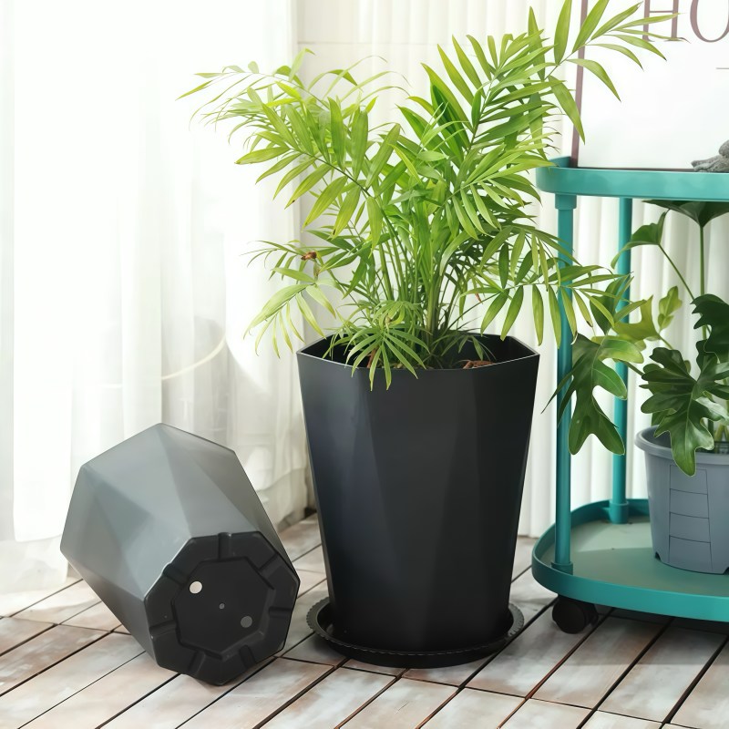Faceted Polygon Pot PL05